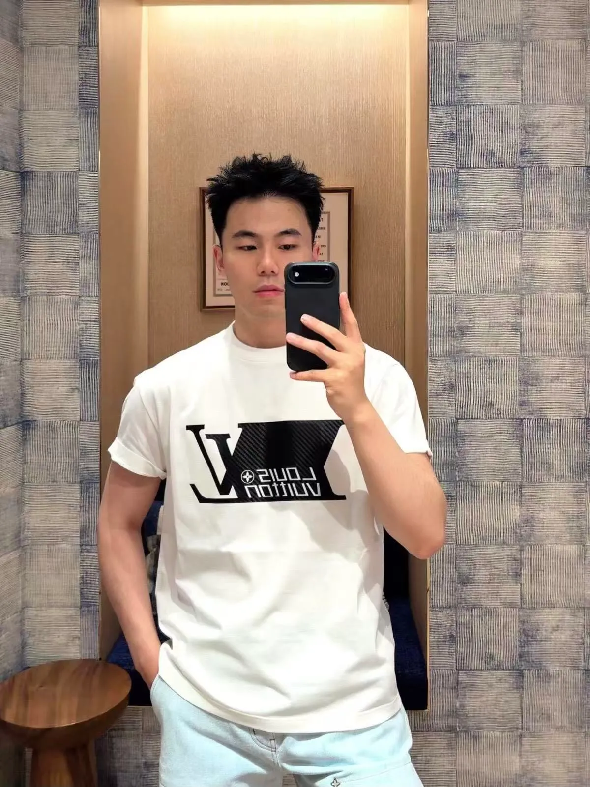 Louis Vuitton/ logo